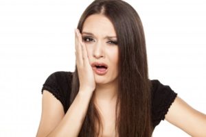 woman dental pain